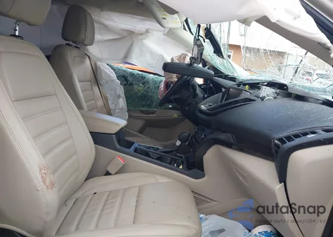 2017 Ford Escape Titanium из США, поврежденный, VIN 1FMCU9J96HUD18207